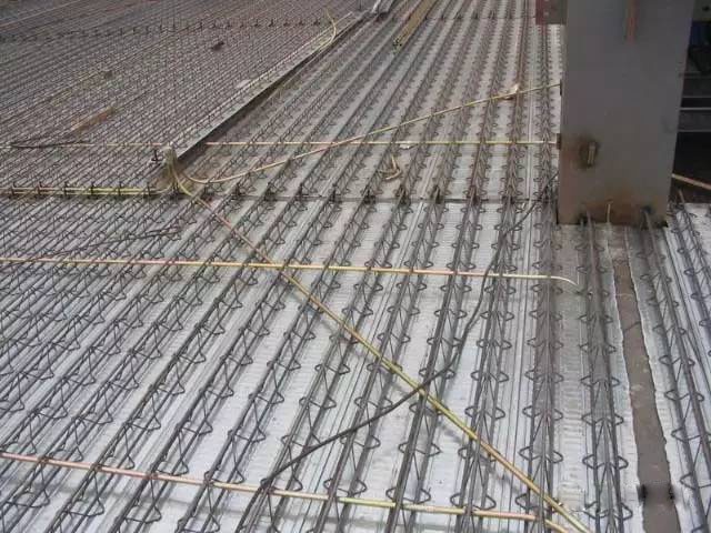 [桁架楼承板]钢筋桁架楼承板的安装全过程