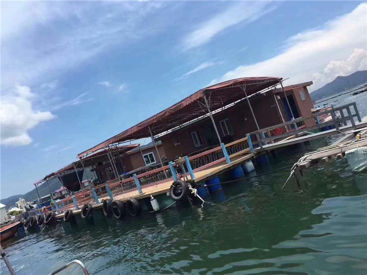 住海边客栈,快艇接送~建在海上的东海鱼排餐厅~就在深圳大鹏东山码头