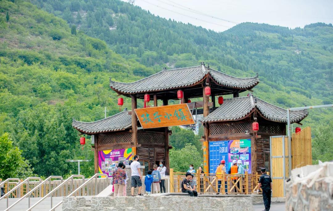 历史古迹有阁子门,观音禅寺;景观有黑龙寨山,古村落,还有"云台寺郊野