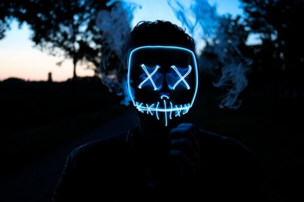 戴LED面具的人,万圣节