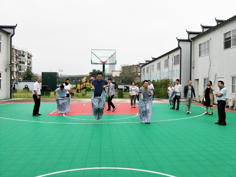 dungoushebeiguanlizhongxinzuzhiyuangongwanyouxileduzhongqiu  wangchunyu.jpg