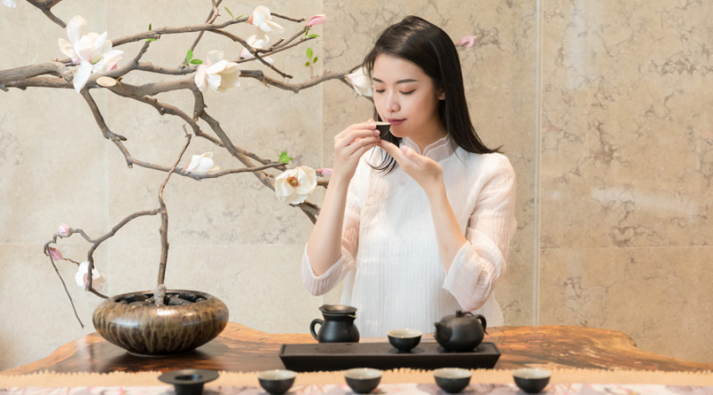 泡茶美女茶艺师图片