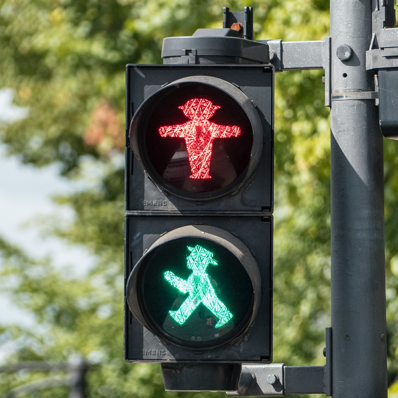 selective-focus-photography-of-traffic-light-1616781.jpg