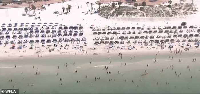 26055076-8119647-Aerial_photos_of_Clearwater_Beach_Florida_this_weekend_show_the_-a-7_1584416458903.jpg