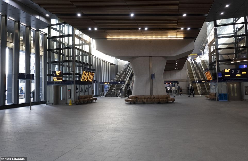 25922222-8108299-Few_passengers_can_be_seen_walking_through_London_Bridge_Station-a-41_1584098693391.jpg