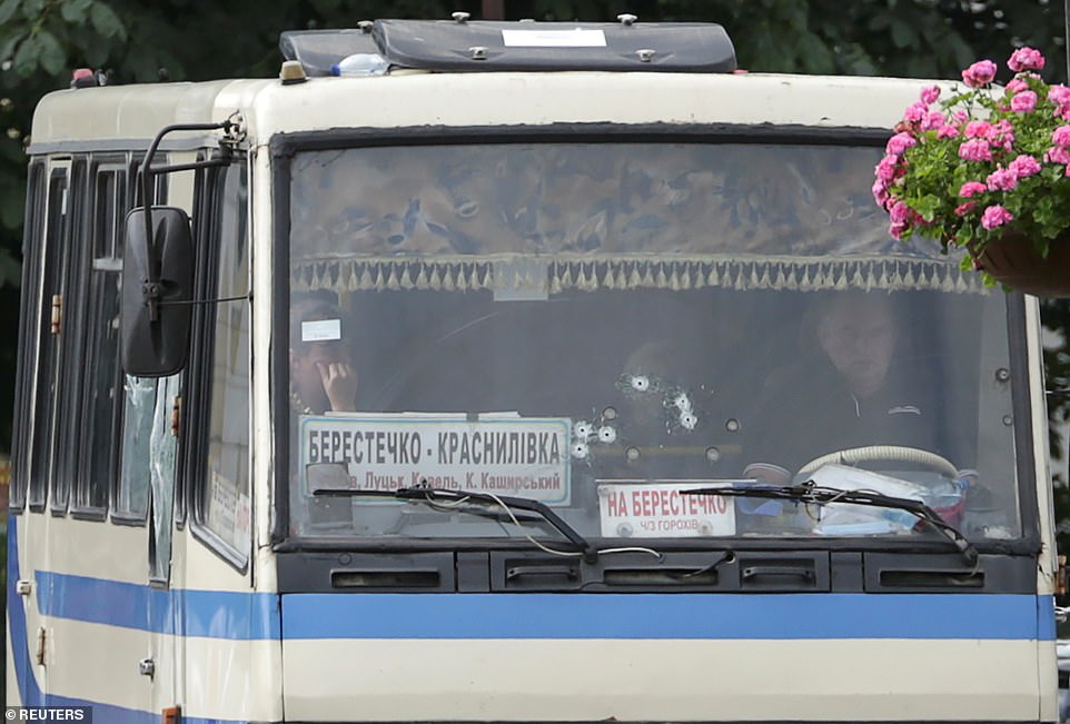 31013518-8544151-Hostages_are_seen_through_a_windscreen_damaged_by_gunshots_after-a-238_1595357406116.jpg