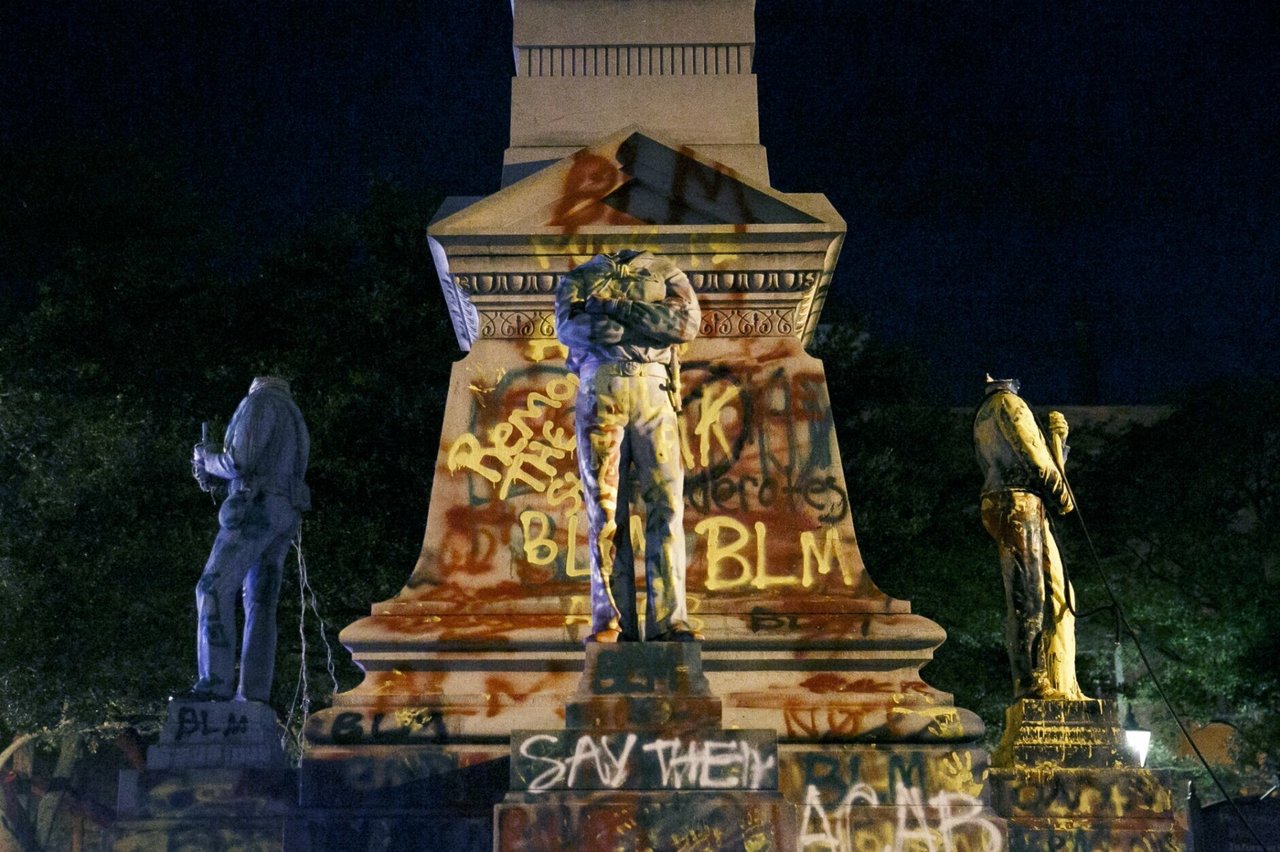 Confederate_Monuments_Toppled_44781-1880x1252.jpg