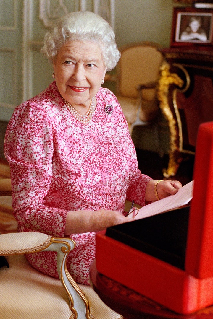 queen-elizabeth-2-9sep15-getty-mary-mccartney-b.jpg