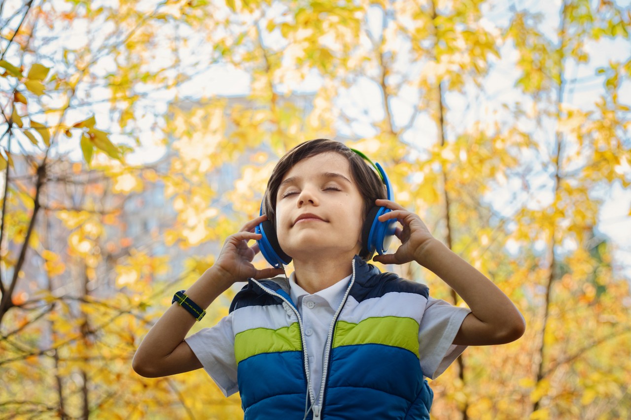 photo-of-a-boy-listening-in-headphones-1490844.jpg